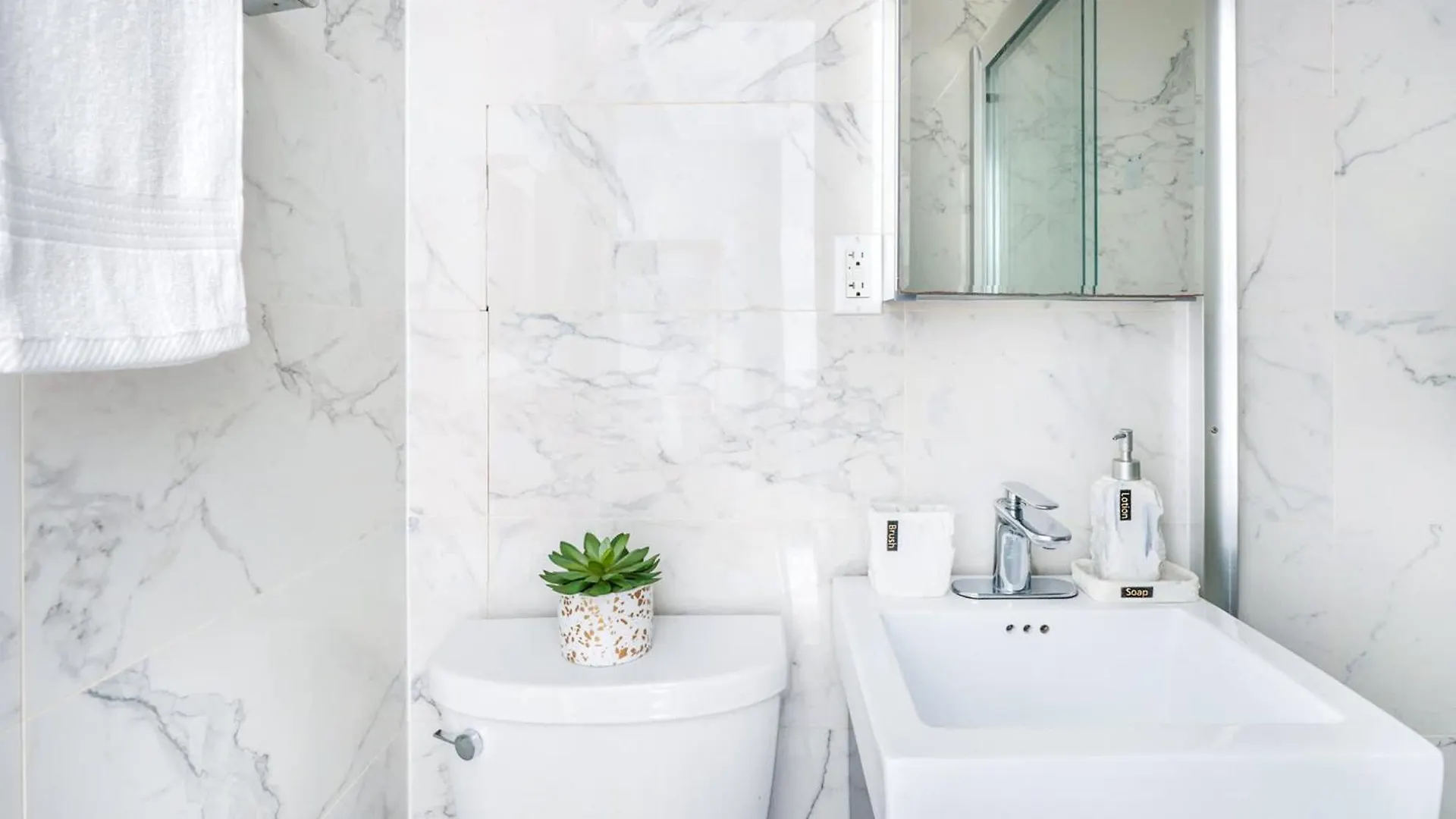 69-5B I Stylish Lower East Side 1Br Apt Brand New New York Apartment