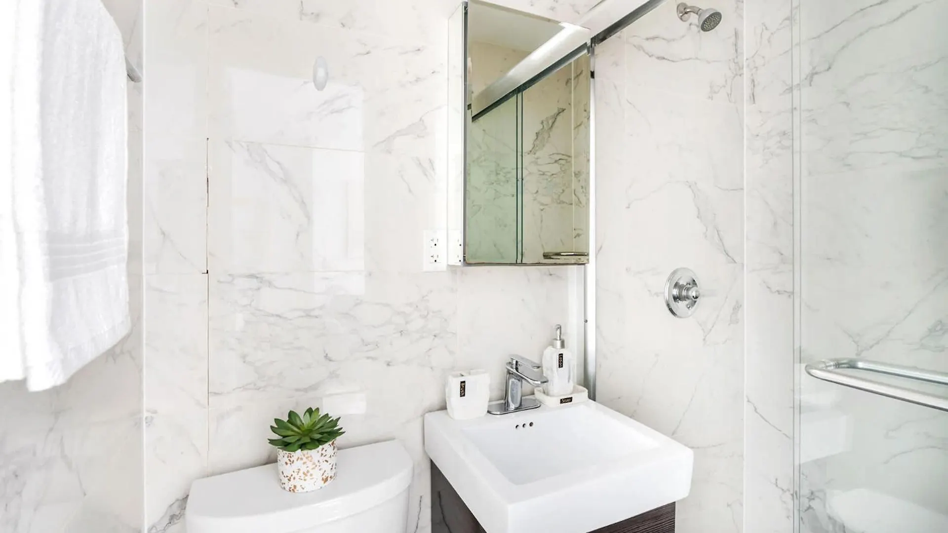 69-5B I Stylish Lower East Side 1Br Apt Brand New New York 0*,